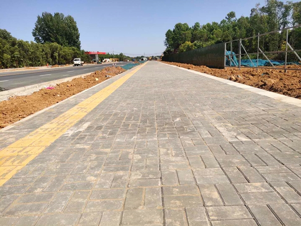 洛陽高新區夏口路透水磚工程施工效果圖