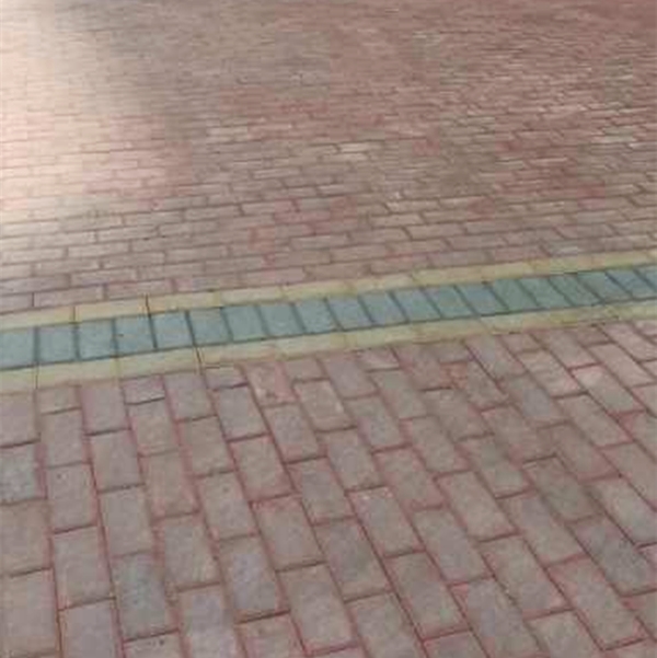 洛陽老城區(qū)中鑫家苑透水磚施工效果展示 洛陽老城區(qū)中鑫家苑透水磚施工效果展示