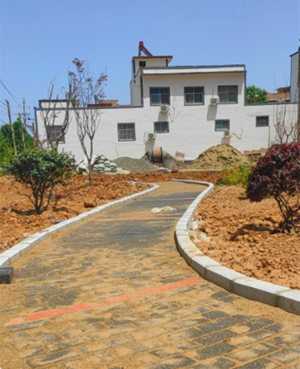 宜陽縣錦屏鎮山底村的透水磚施工效果展示 宜陽縣錦屏鎮山底村的透水磚施工效果展示